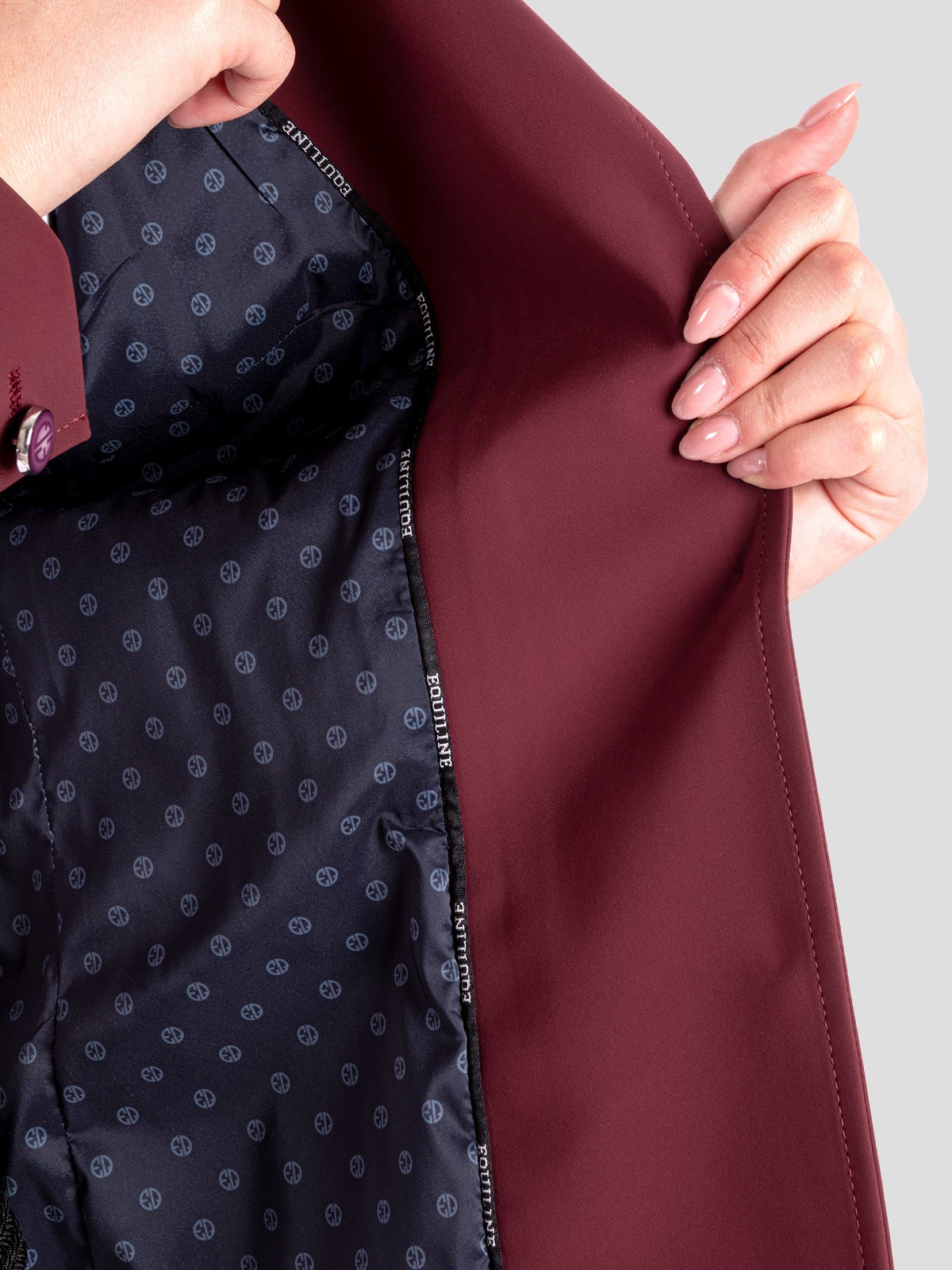 Stretch en ademend wedstrijdjasje van lichte en comfortabele X-COOL-stof Stretch en ademend wedstrijdjasje van lichte en comfortabele X-COOL-stof