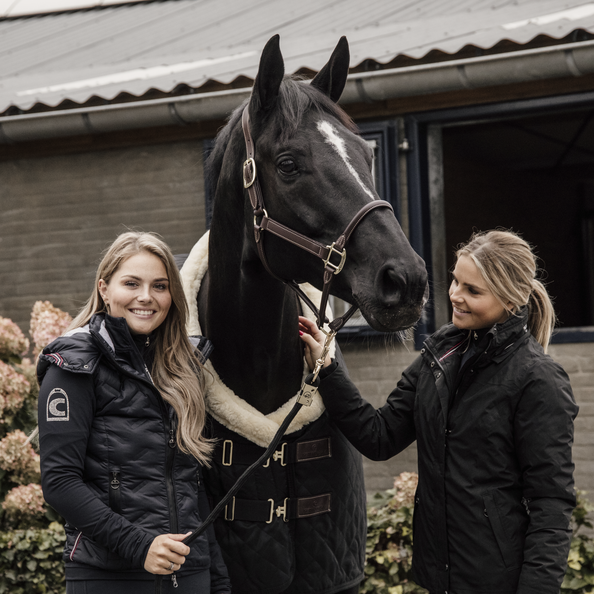 Ridershouse Kentucky Horsewear Show Deken, leverbaar in meerdere kleuren Ridershouse Kentucky Horsewear Show Deken, leverbaar in meerdere kleuren