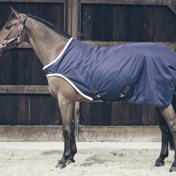 Ideaal om de paarden mee te longeren of in de stapmolen te zetten wanneer het koud is. Ideaal om de paarden mee te longeren of in de stapmolen te zetten wanneer het koud is.