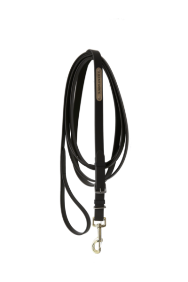 De hengstenlijn Stallion Lead is 4m lang en is gemaakt van polyurethaan. De hengstenlijn Stallion Lead is 4m lang en is gemaakt van polyurethaan.