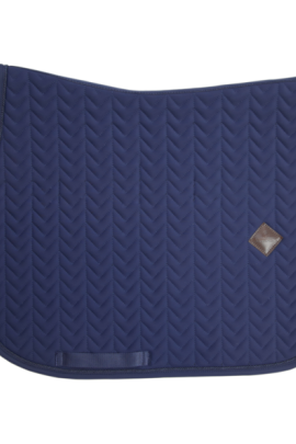Dit zadeldoek Fishbone heeft het unieke visgraat motief en is gemaakt uit zeer ademend materiaal.