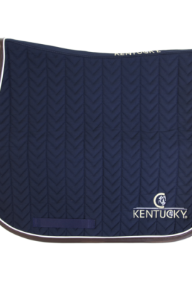 Dit zadeldoek leder Fishbone heeft het unieke visgraat motief en is gemaakt uit zeer ademend materiaal.