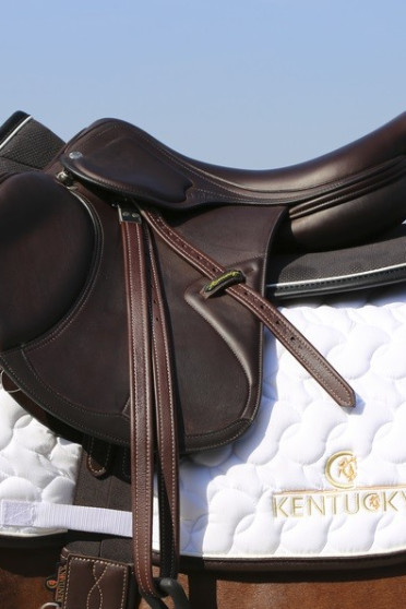 Thanks to the Half Pad Anatomic Absorb, the rider has a better connection with the horse. Thanks to the Half Pad Anatomic Absorb, the rider has a better connection with the horse.