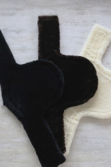 Cover voor de buiklapsingel Sheepskin biedt u de kans om de wollen voering te wassen en /of te vervangen. Cover voor de buiklapsingel Sheepskin biedt u de kans om de wollen voering te wassen en /of te vervangen.