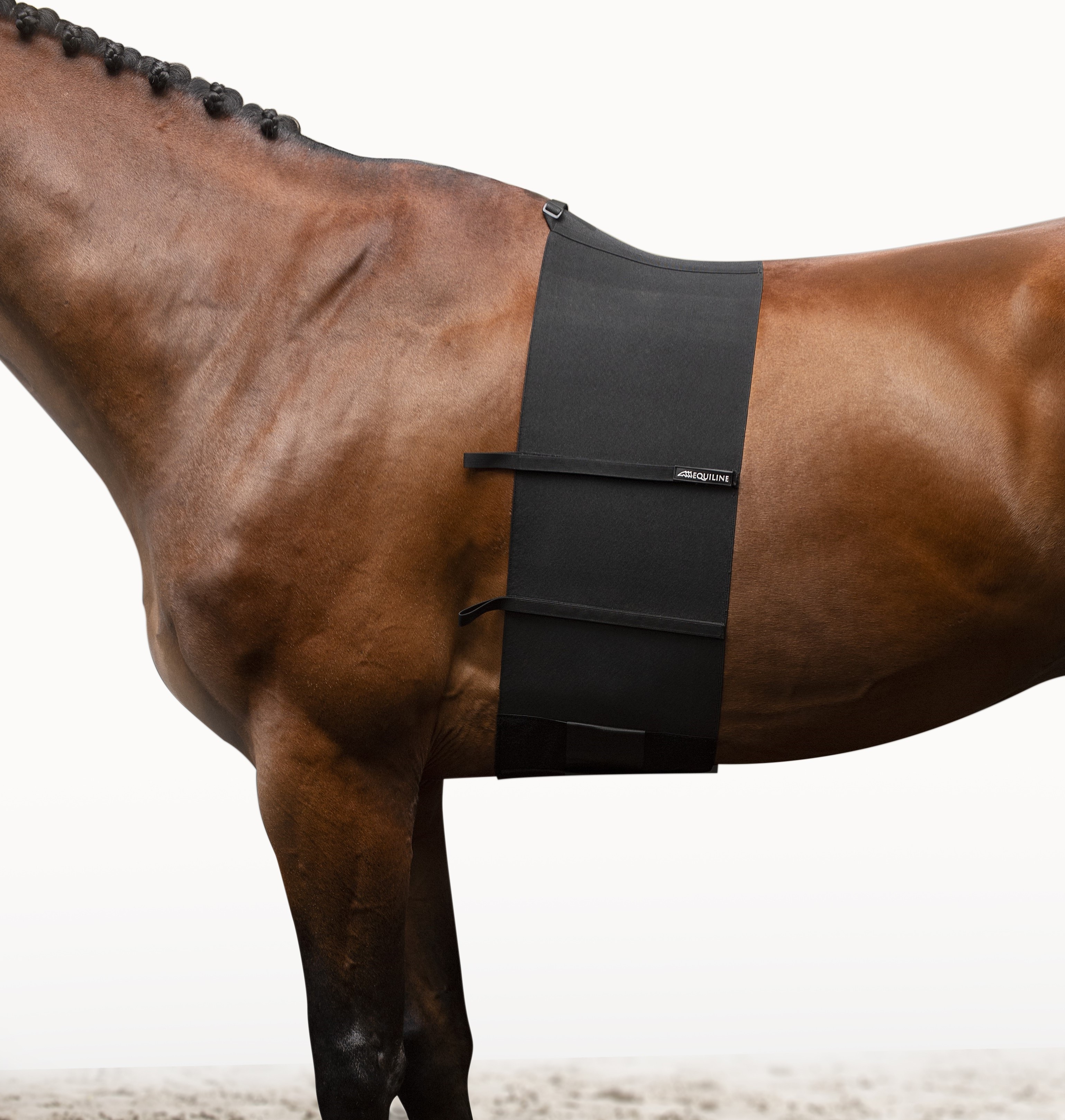 One Equestrian Body Bandage Zwart, Deze is in verschillende maten leverbaar.