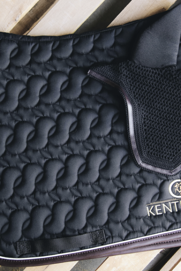 Fly Veil Leather is a combination of the modern American look and Kentucky Horsewear’s expertise. Fly Veil Leather is a combination of the modern American look and Kentucky Horsewear’s expertise.