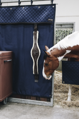 This Stable Curtain Waterproof features five reinforced Velcro to attach to the stall.