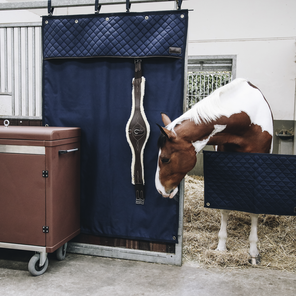 This Stable Curtain Waterproof features five reinforced Velcro to attach to the stall.