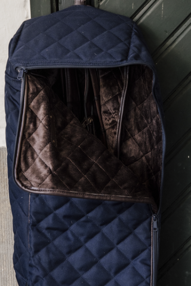 De Kentucky Horsewear Hoofdsteltas biedt bescherming voor je hoofdstellen De Kentucky Horsewear Hoofdsteltas biedt bescherming voor je hoofdstellen