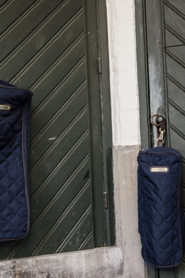 De Kentucky Horsewear Hoofdsteltas biedt bescherming voor je hoofdstellen De Kentucky Horsewear Hoofdsteltas biedt bescherming voor je hoofdstellen