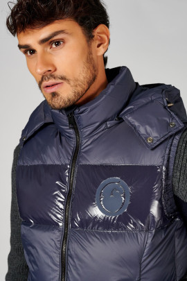 Herenbodywarmer Grosseto is gemaakt van een lichtgewicht technische stof Herenbodywarmer Grosseto is gemaakt van een lichtgewicht technische stof