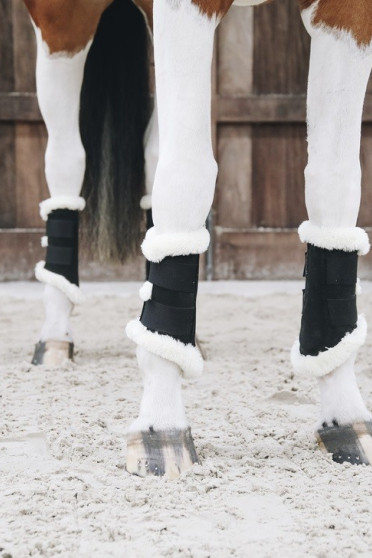 De Turnout Boots Air bieden superieure bescherming in de wei. De Turnout Boots Air bieden superieure bescherming in de wei.