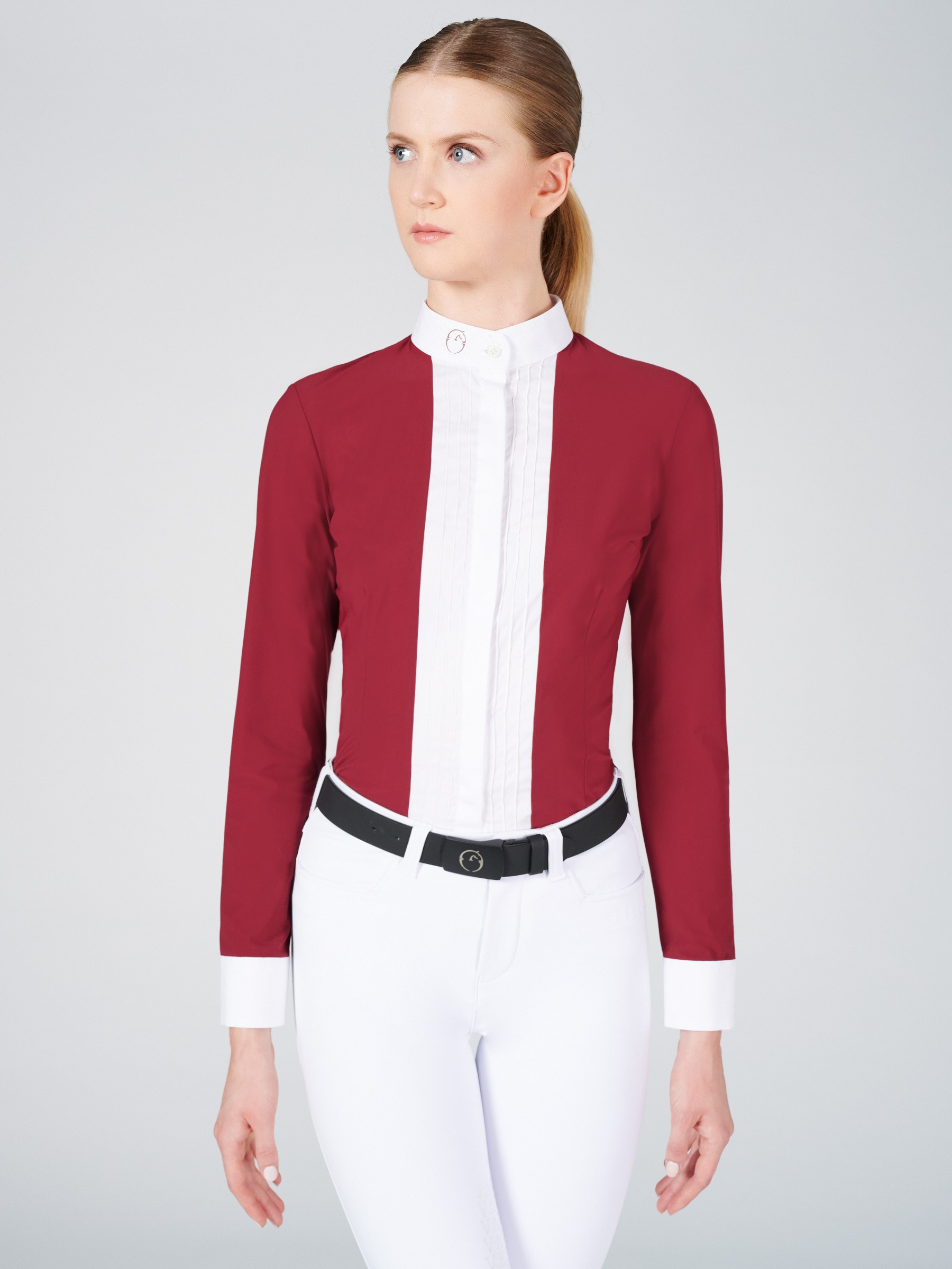 Mooi getailleerd wedstrijdshirt met lange mouwen. Mooi getailleerd wedstrijdshirt met lange mouwen.