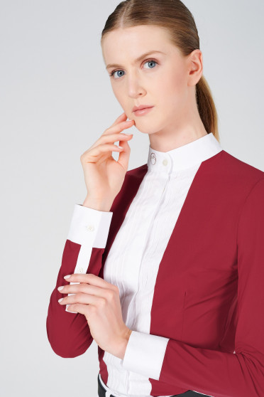 Mooi getailleerd wedstrijdshirt met lange mouwen. Mooi getailleerd wedstrijdshirt met lange mouwen.