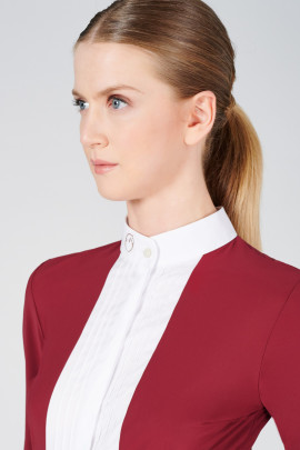 Mooi getailleerd wedstrijdshirt met lange mouwen. Mooi getailleerd wedstrijdshirt met lange mouwen.
