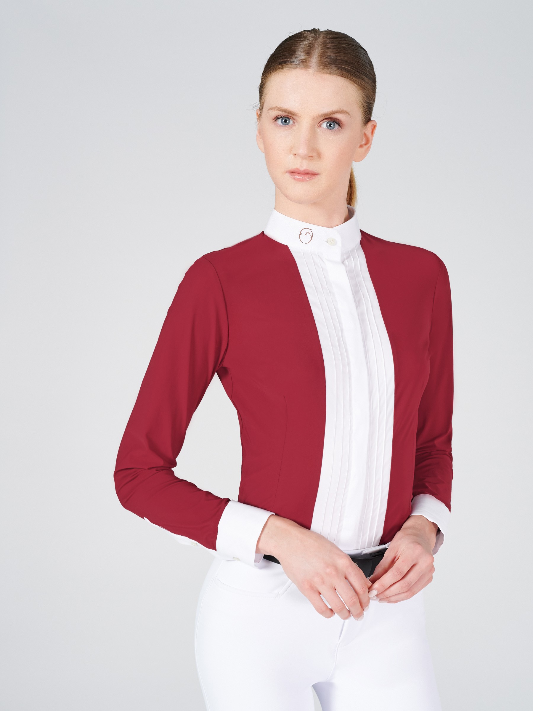 Mooi getailleerd wedstrijdshirt met lange mouwen. Mooi getailleerd wedstrijdshirt met lange mouwen.