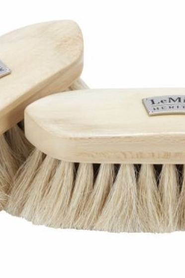 Ridershouse LeMieux Heritage Soft Finishing Brush met natuurlijke haren. Ridershouse LeMieux Heritage Soft Finishing Brush met natuurlijke haren.