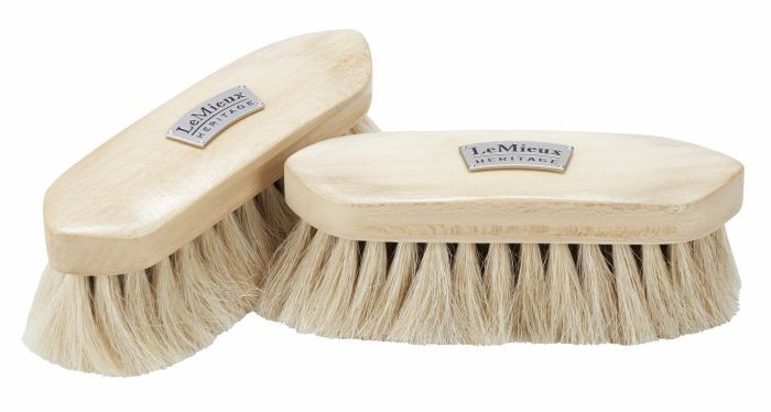 Ridershouse LeMieux Heritage Soft Finishing Brush met natuurlijke haren. Ridershouse LeMieux Heritage Soft Finishing Brush met natuurlijke haren.