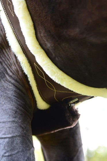 Kentucky Anatomic Girth Sheepskin