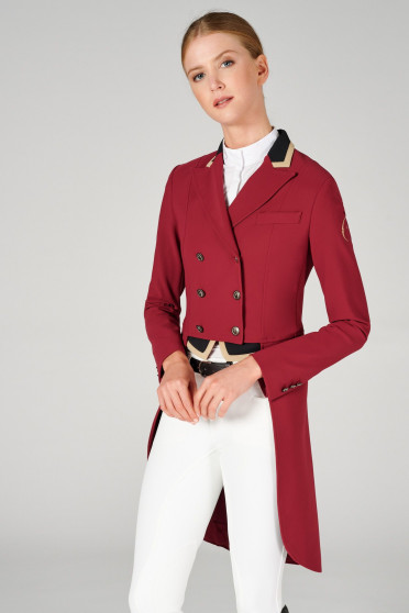 Modern dames lange dressuur rijjasje van het Italiaanse kwaliteitsmerk Vestrum Modern dames lange dressuur rijjasje van het Italiaanse kwaliteitsmerk Vestrum