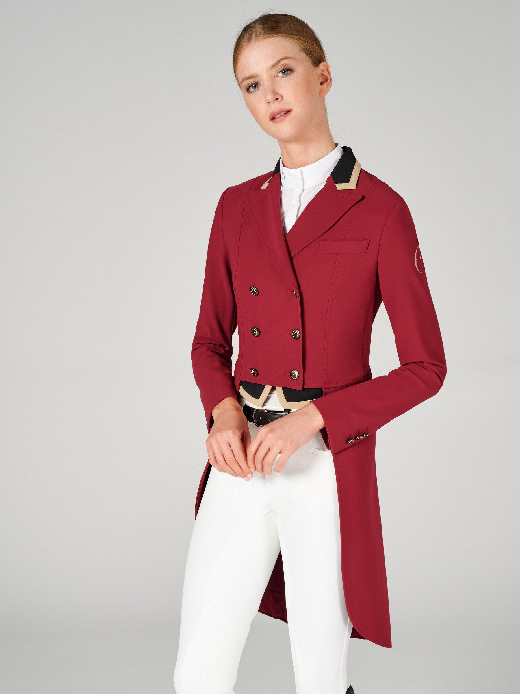 Modern dames lange dressuur rijjasje van het Italiaanse kwaliteitsmerk Vestrum Modern dames lange dressuur rijjasje van het Italiaanse kwaliteitsmerk Vestrum