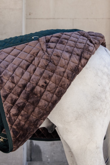 Zwarte staldeken van het kwaliteitsmerk Kentucky Horsewear. Zwarte staldeken van het kwaliteitsmerk Kentucky Horsewear.