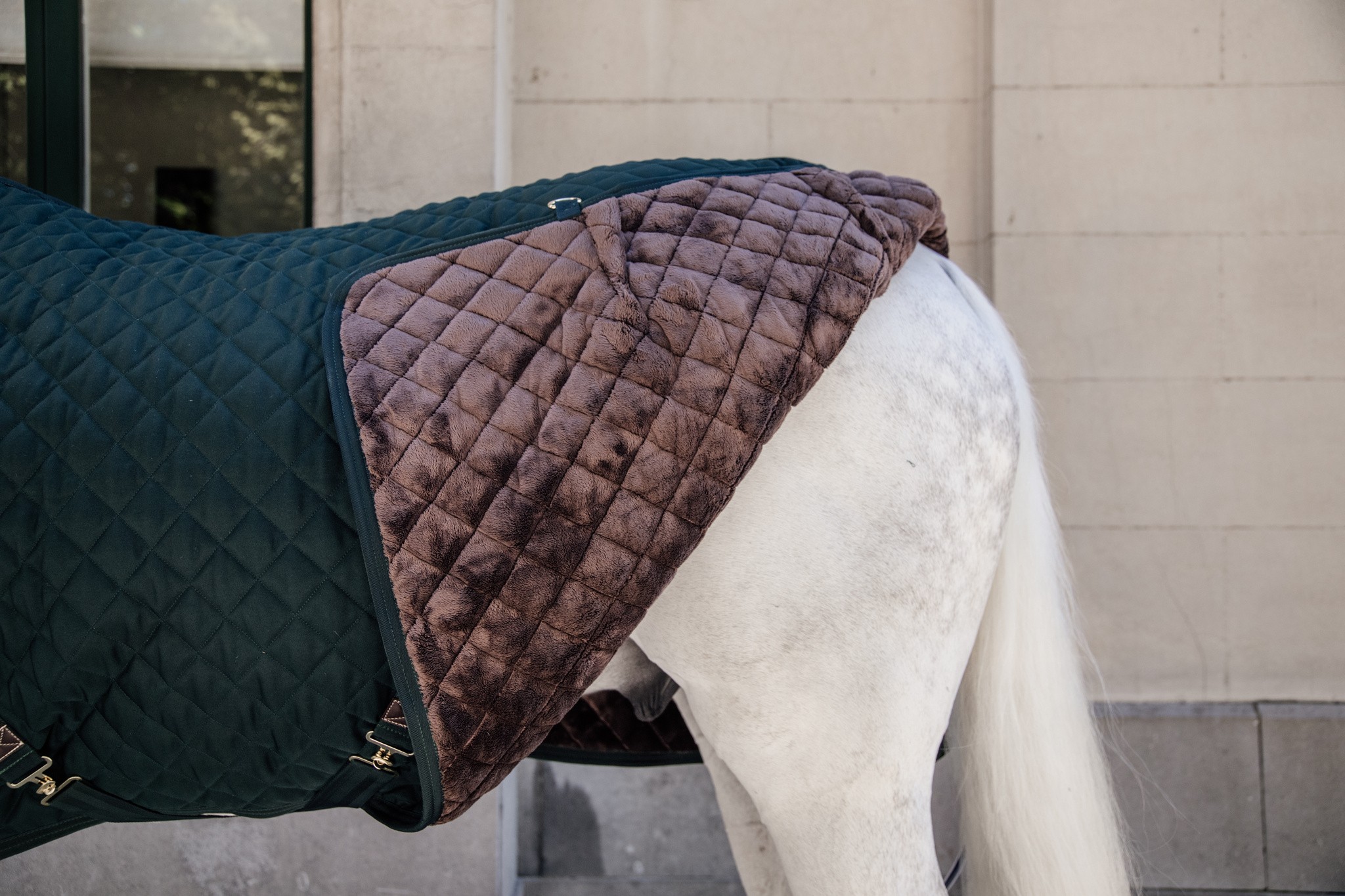 Zwarte staldeken van het kwaliteitsmerk Kentucky Horsewear. Zwarte staldeken van het kwaliteitsmerk Kentucky Horsewear.