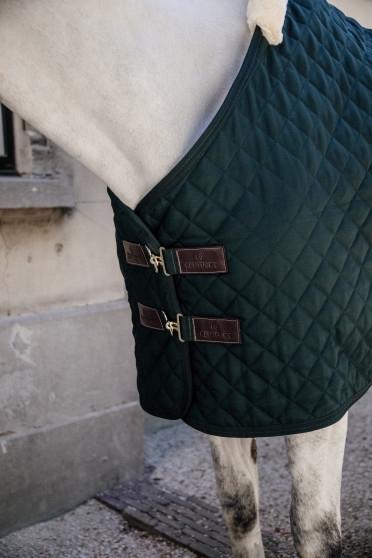Zwarte staldeken van het kwaliteitsmerk Kentucky Horsewear. Zwarte staldeken van het kwaliteitsmerk Kentucky Horsewear.