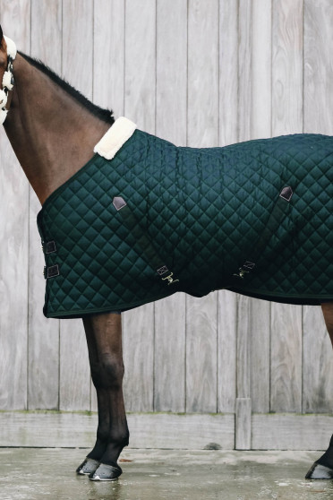 Zwarte staldeken van het kwaliteitsmerk Kentucky Horsewear. Zwarte staldeken van het kwaliteitsmerk Kentucky Horsewear.