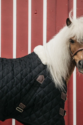 Zwarte staldeken van het kwaliteitsmerk Kentucky Horsewear.