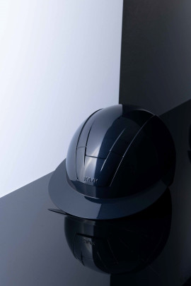 KASK Kooki, een cap die geen concessies doet aan de veiligheid! leverbaar Glossy zwart en blauw KASK Kooki, een cap die geen concessies doet aan de veiligheid! leverbaar Glossy zwart en blauw