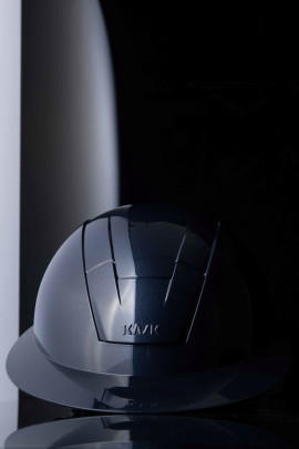 KASK Kooki, een cap die geen concessies doet aan de veiligheid! leverbaar Glossy zwart en blauw KASK Kooki, een cap die geen concessies doet aan de veiligheid! leverbaar Glossy zwart en blauw