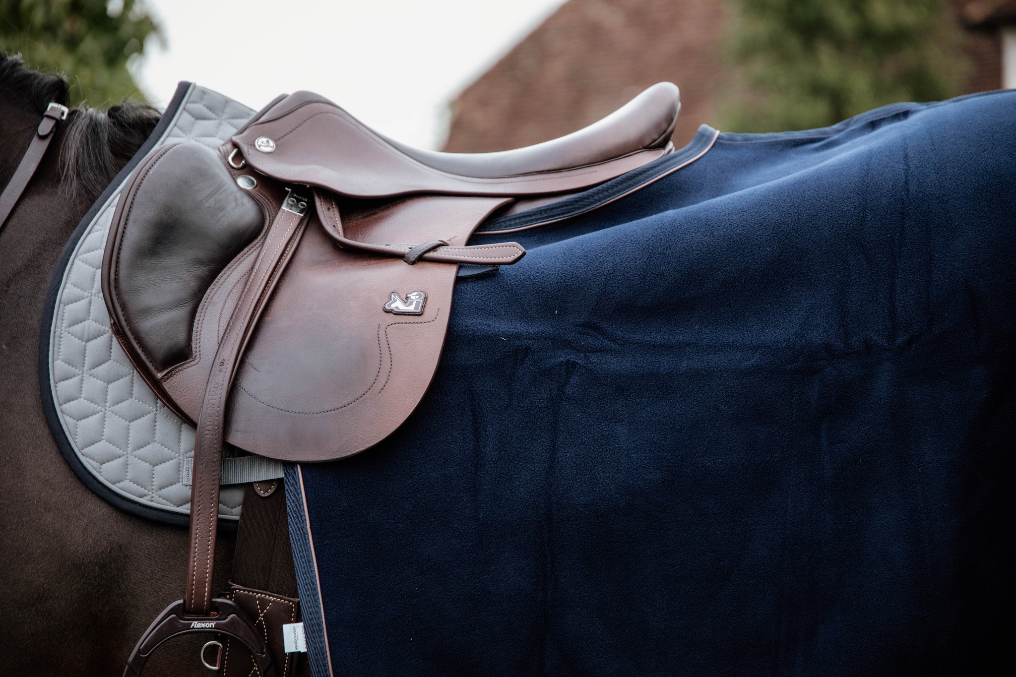 Kentucky Horsewear Quarter Rug Heavy Fleece Navy, de deken is gemaakt van de zelfde fleece stof als de heavy fleece Kentucky Horsewear Quarter Rug Heavy Fleece Navy, de deken is gemaakt van de zelfde fleece stof als de heavy fleece