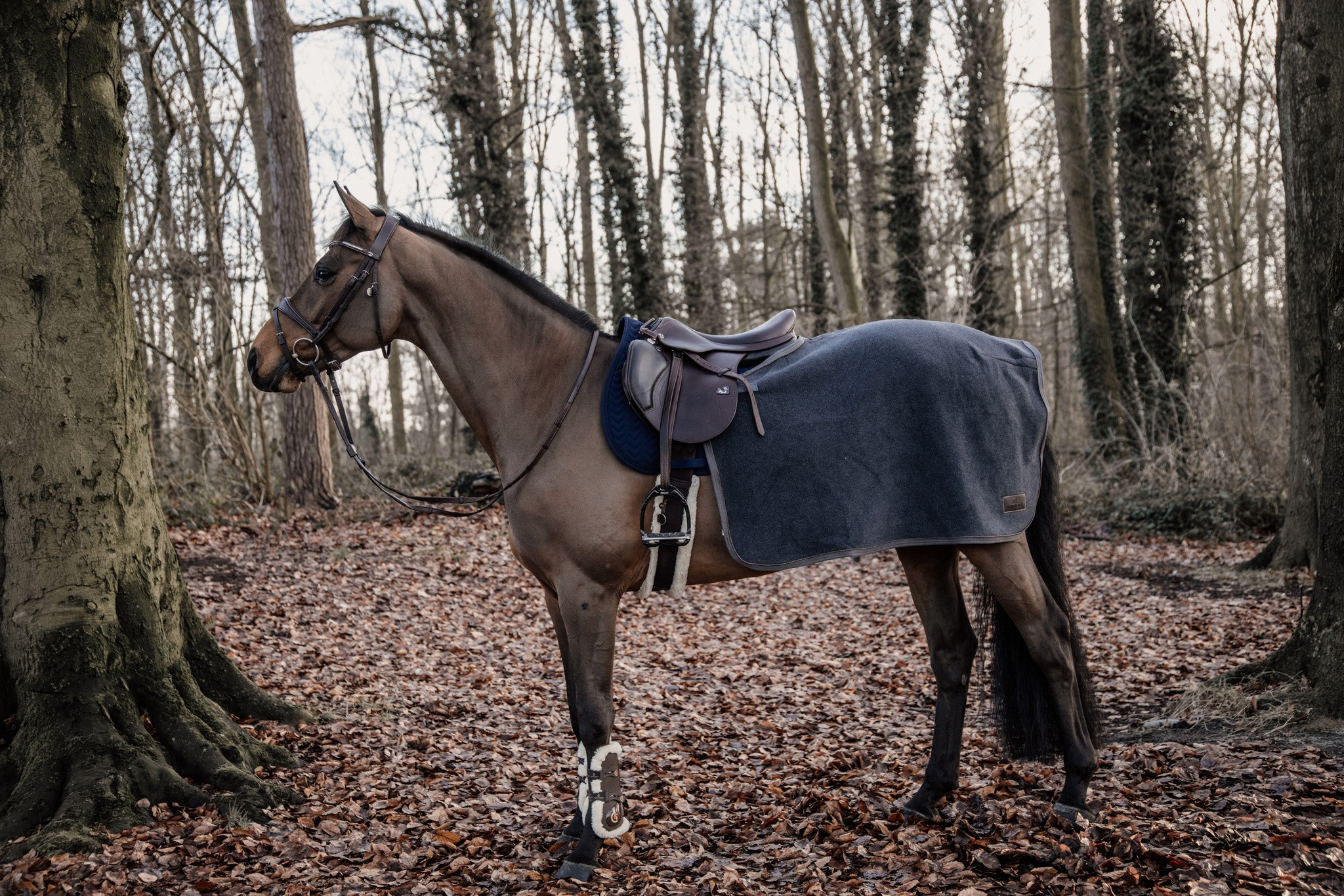 Quarter Rug Heavy Fleece Grey De deken is gemaakt uit dezelfde stof als dat van onze populaire Fleece Rug Heavy