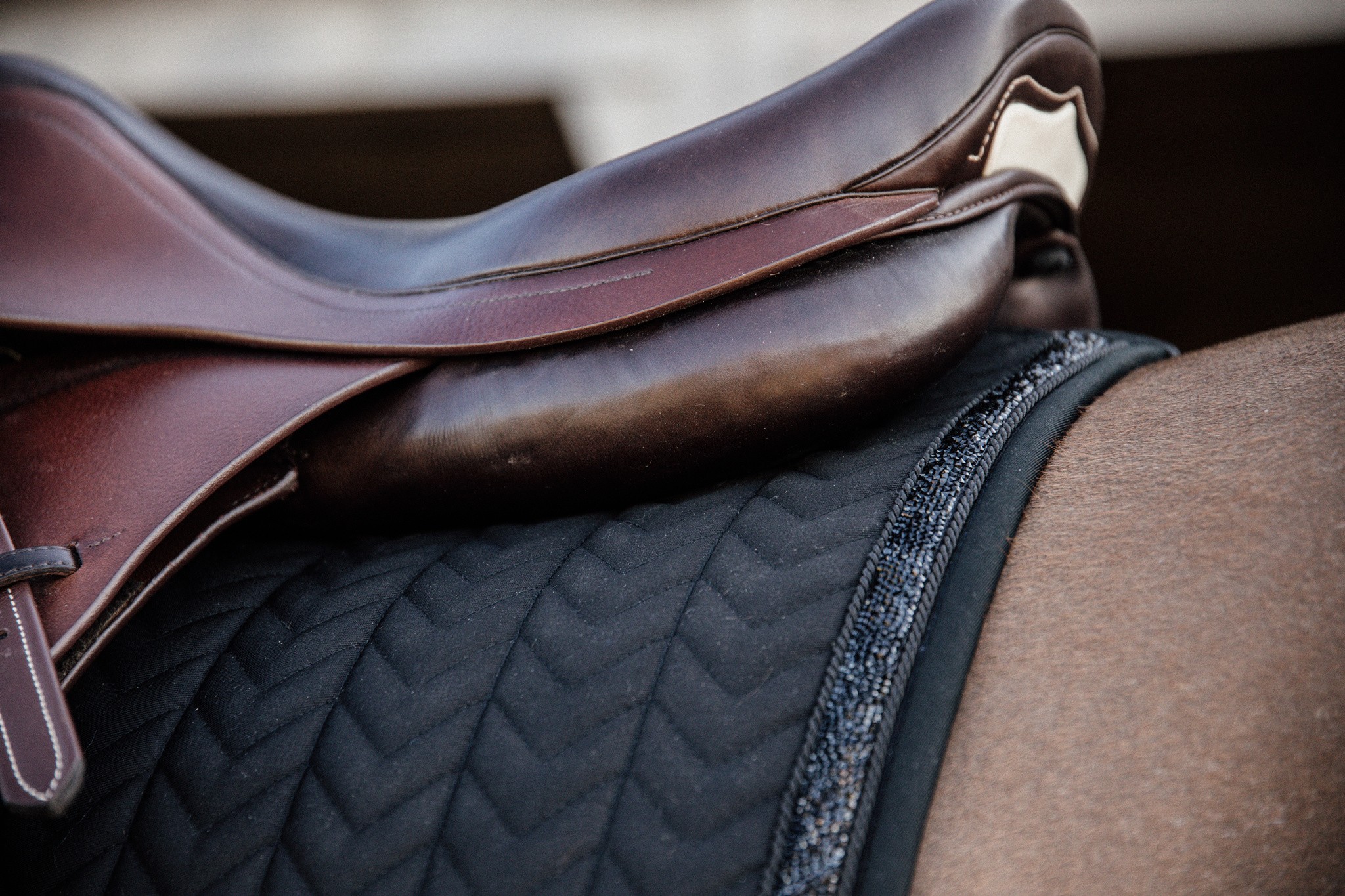Kentucky Saddlepad Glitter Stone Dressage Fishbone desing in 2 colors Kentucky Saddlepad Glitter Stone Dressage Fishbone desing in 2 colors
