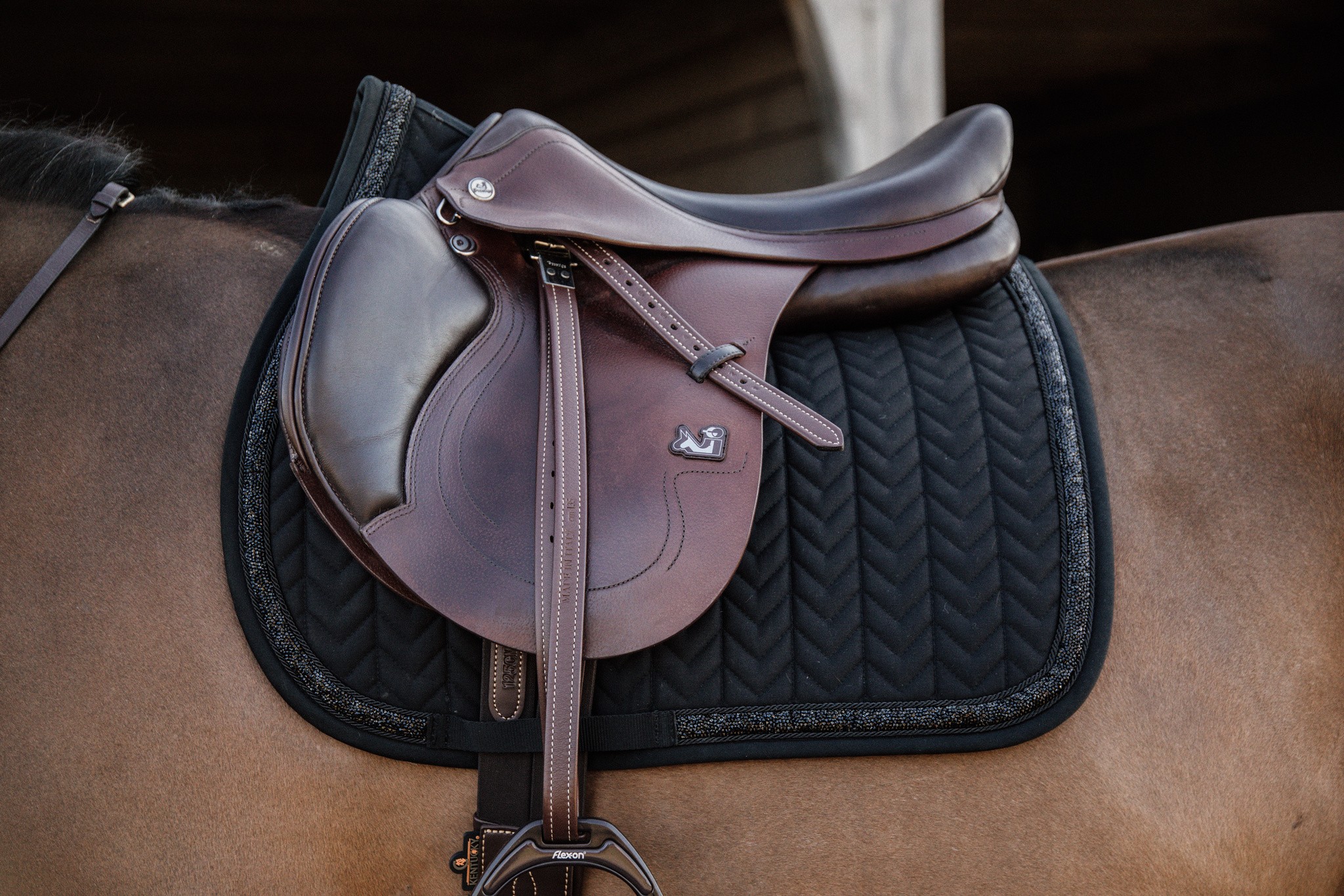 Kentucky Saddlepad Glitter Stone Dressage Fishbone desing in 2 colors Kentucky Saddlepad Glitter Stone Dressage Fishbone desing in 2 colors