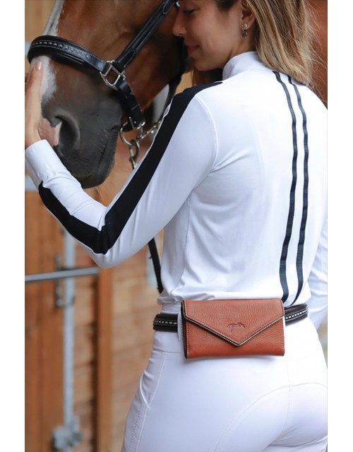 Penelope Leprevost leather phone pocket cognac | Shop now Penelope Leprevost leather phone pocket cognac | Shop now