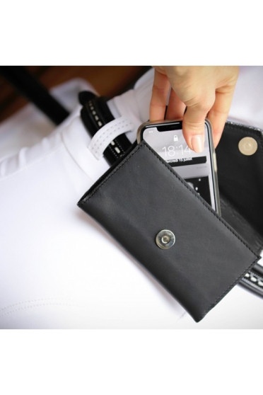 Penelope Leprevost leather phone pocket black | Shop now Penelope Leprevost leather phone pocket black | Shop now