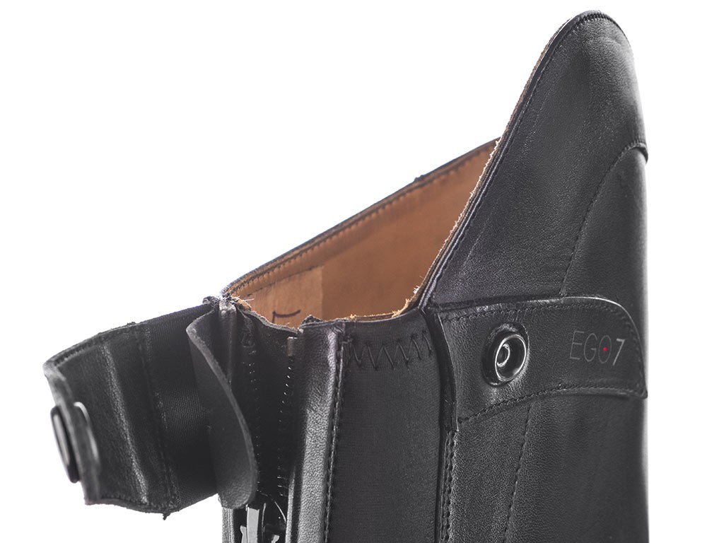 Ego 7 Mini Chaps Lyra Met Elastiek Zwart Ego 7 Mini Chaps Lyra Met Elastiek Zwart