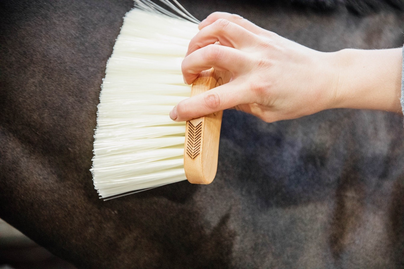 Middle Brush Long Natural Grooming Deluxe Kentucky Horsewear Middle Brush Long Natural Grooming Deluxe Kentucky Horsewear