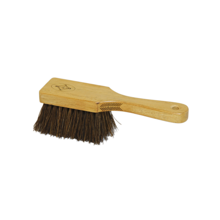 Hoeven Borstel, Deze gelakte borstel Is gevuld met natuurlijke geoliede palmyra. Hoeven Borstel, Deze gelakte borstel Is gevuld met natuurlijke geoliede palmyra.