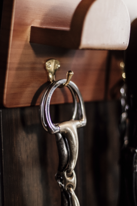 KentuckyHoofdstelhanger Grooming Deluxe, voor thuis of op concours. KentuckyHoofdstelhanger Grooming Deluxe, voor thuis of op concours.