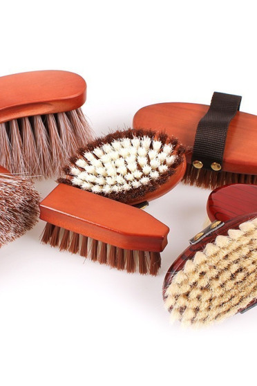 QHP Body Brush Timber