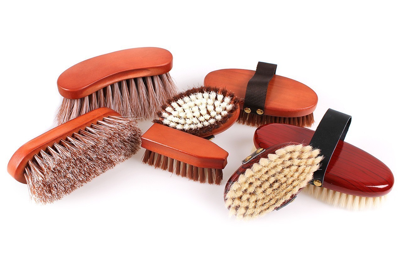 QHP Body Brush Timber