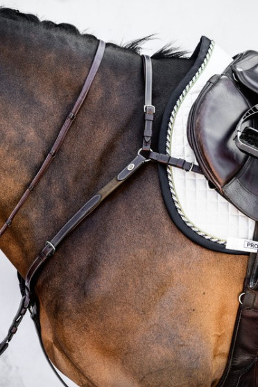 PS Of Sweden Breastplate Melbourne, de slimme Snap It-haken maken het niet nodig om de teugels te openen PS Of Sweden Breastplate Melbourne, de slimme Snap It-haken maken het niet nodig om de teugels te openen