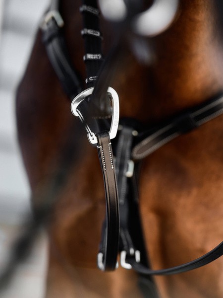 PS Of Sweden Breastplate Melbourne, de slimme Snap It-haken maken het niet nodig om de teugels te openen PS Of Sweden Breastplate Melbourne, de slimme Snap It-haken maken het niet nodig om de teugels te openen