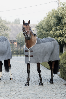 Ideale deken voor na de training of na het wassen op koudere dagen.