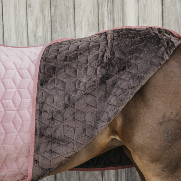 Kentucky Horsewear Show Rug Velvet 160G Old Pink Kentucky Horsewear Show Rug Velvet 160G Old Pink