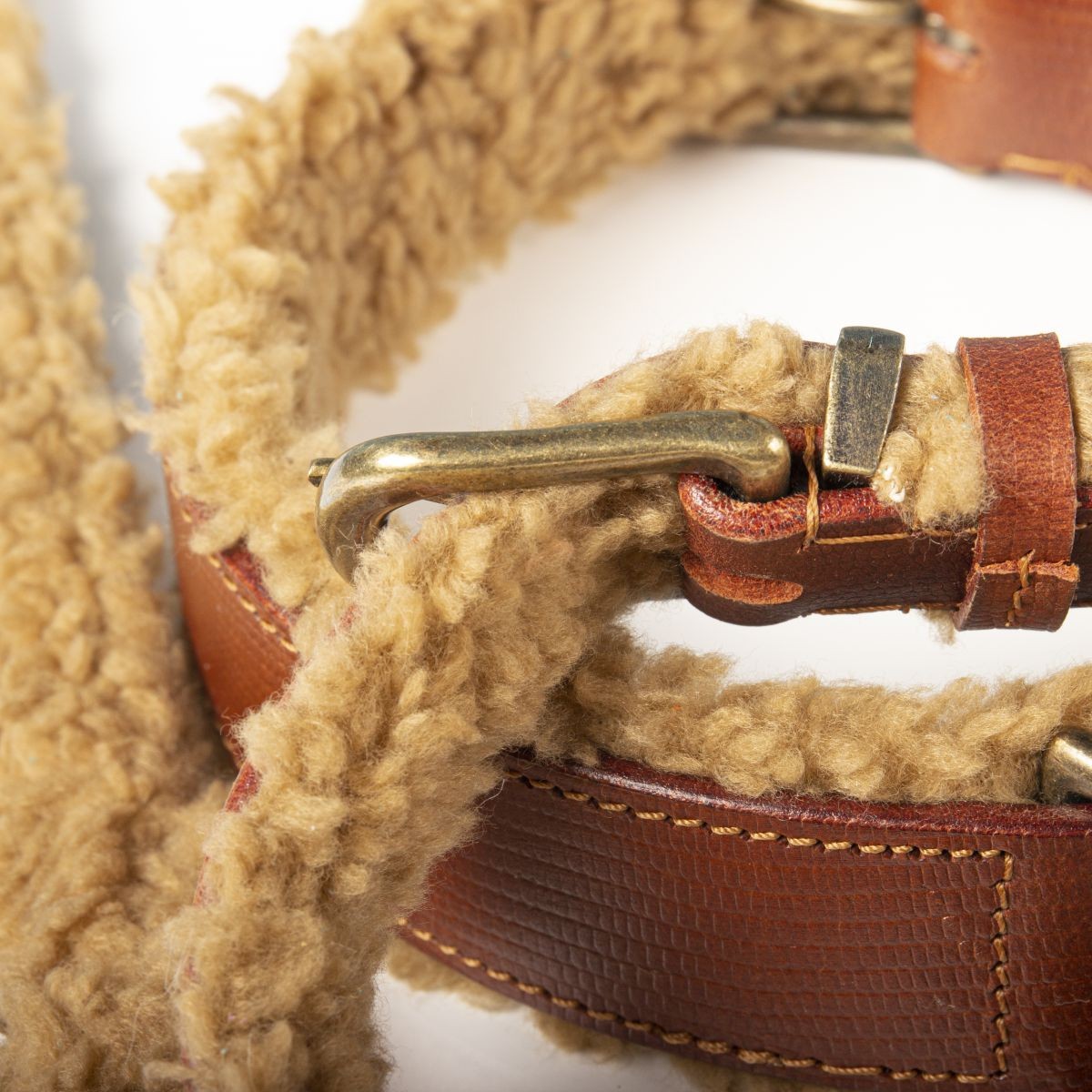 DWAM Teddy Leren honden riem Met wollige binnenvoering DWAM Teddy Leren honden riem Met wollige binnenvoering