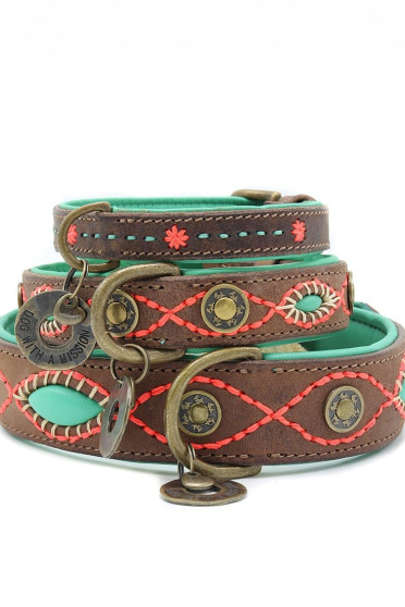 The Dog with a mission collar Joplin is made with beautiful orange details that are firmly sewn into the leather The Dog with a mission collar Joplin is made with beautiful orange details that are firmly sewn into the leather